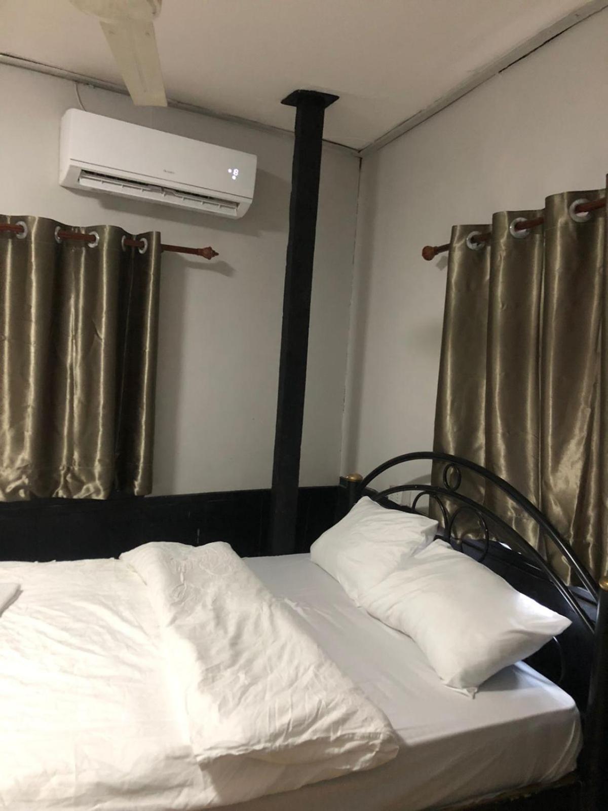 Batman Guesthouse Vientiane Buitenkant foto